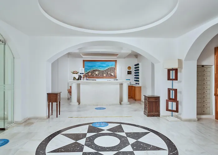 Meltemi Excelsior Hotel Perissa (Santorini)