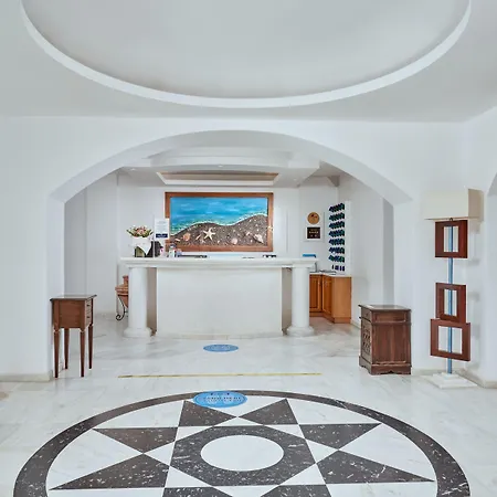 Meltemi Excelsior Hotel Perissa (Santorini)