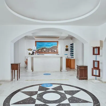 Meltemi Excelsior 4* Perissa (Santorini)
